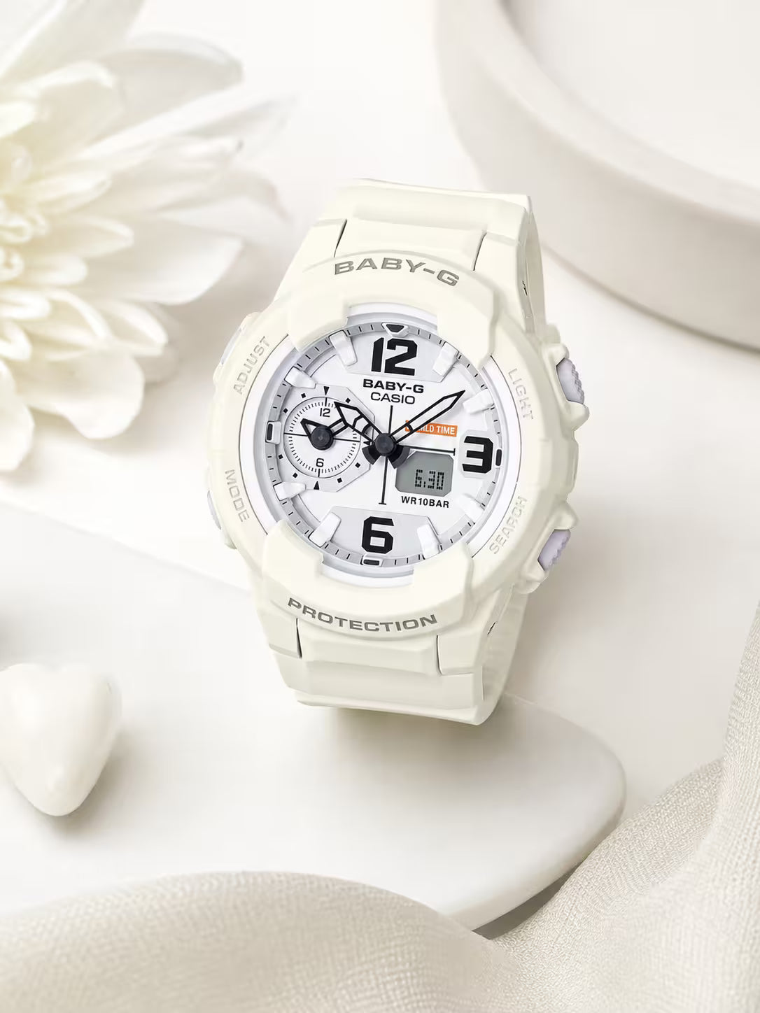 ساعة يد بيبي-جي BGA-230-7B2DR بيضاء للنساء